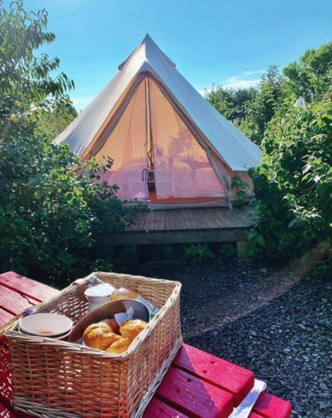 The Holford Arms Chalets And Glamping Hotell Didmarton Eksteriør bilde