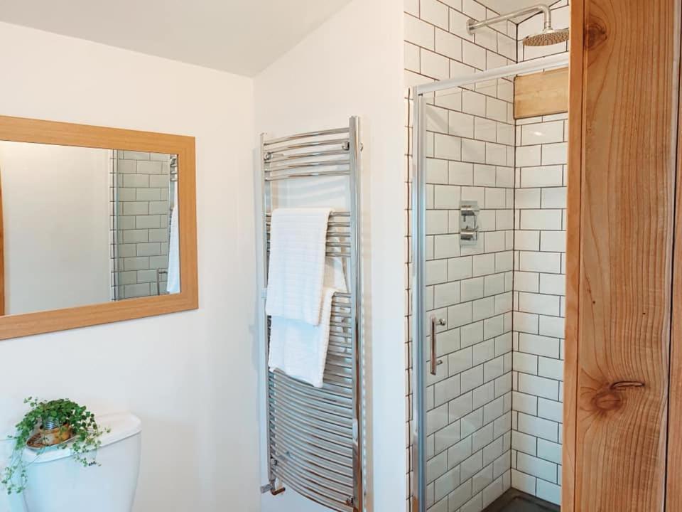 The Holford Arms Chalets And Glamping Hotell Didmarton Eksteriør bilde
