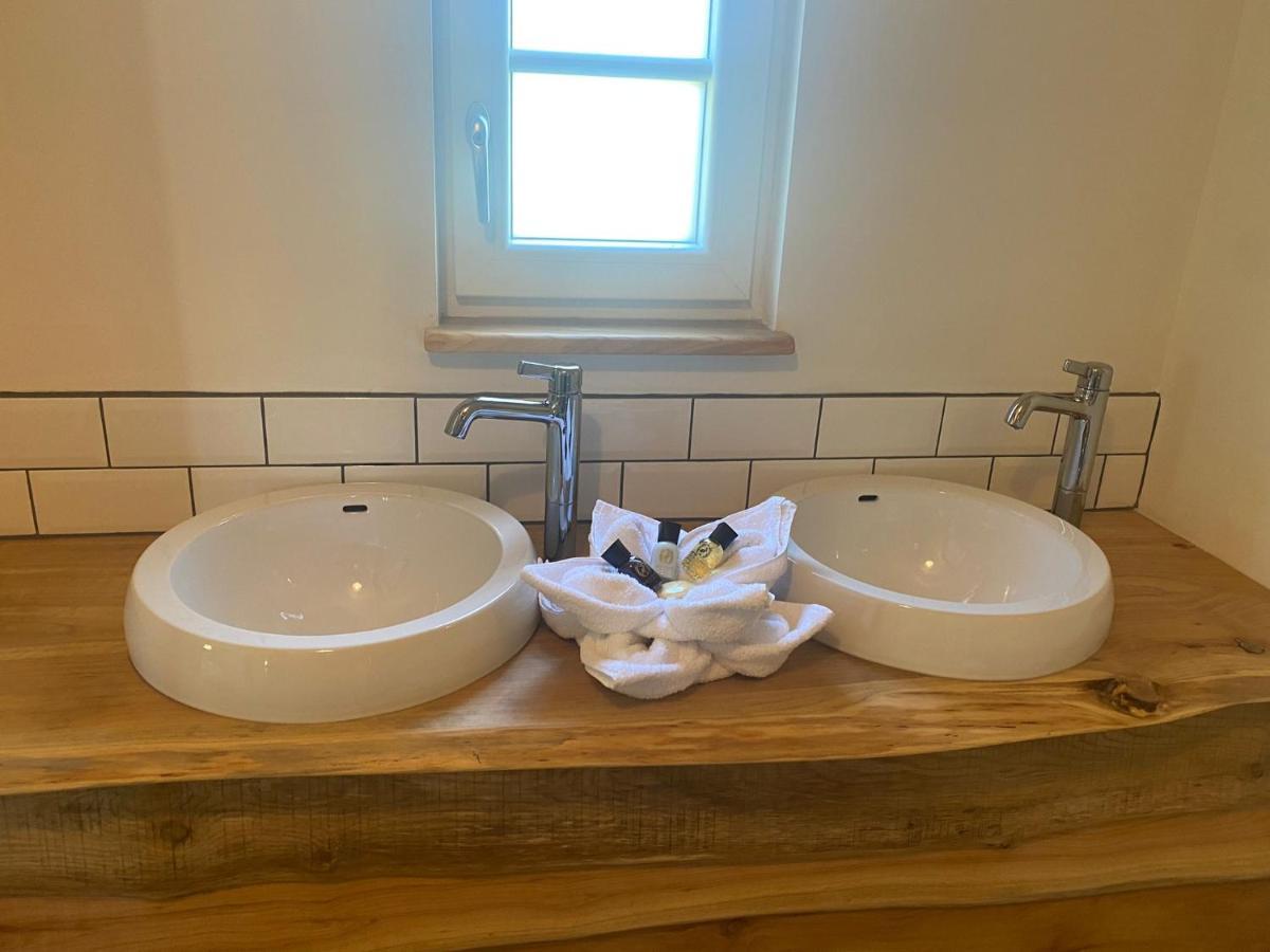 The Holford Arms Chalets And Glamping Hotell Didmarton Eksteriør bilde