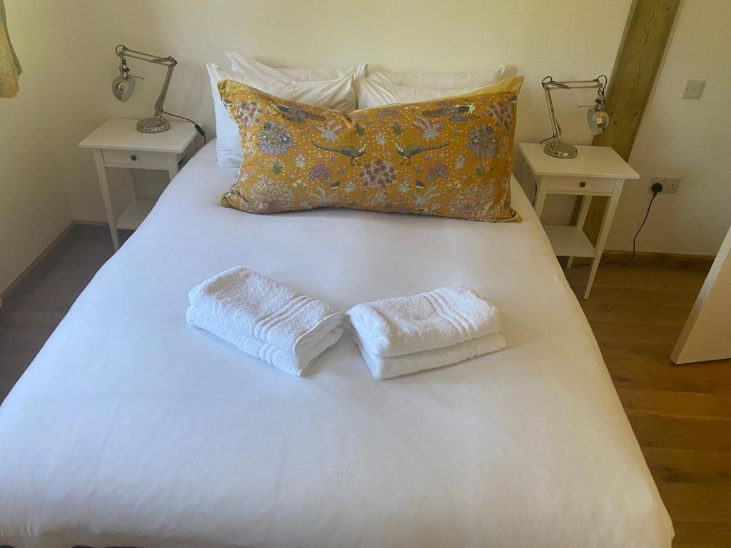 The Holford Arms Chalets And Glamping Hotell Didmarton Eksteriør bilde