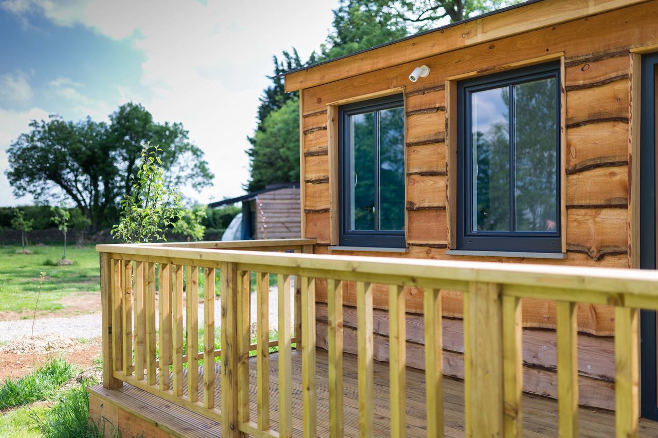 The Holford Arms Chalets And Glamping Hotell Didmarton Eksteriør bilde
